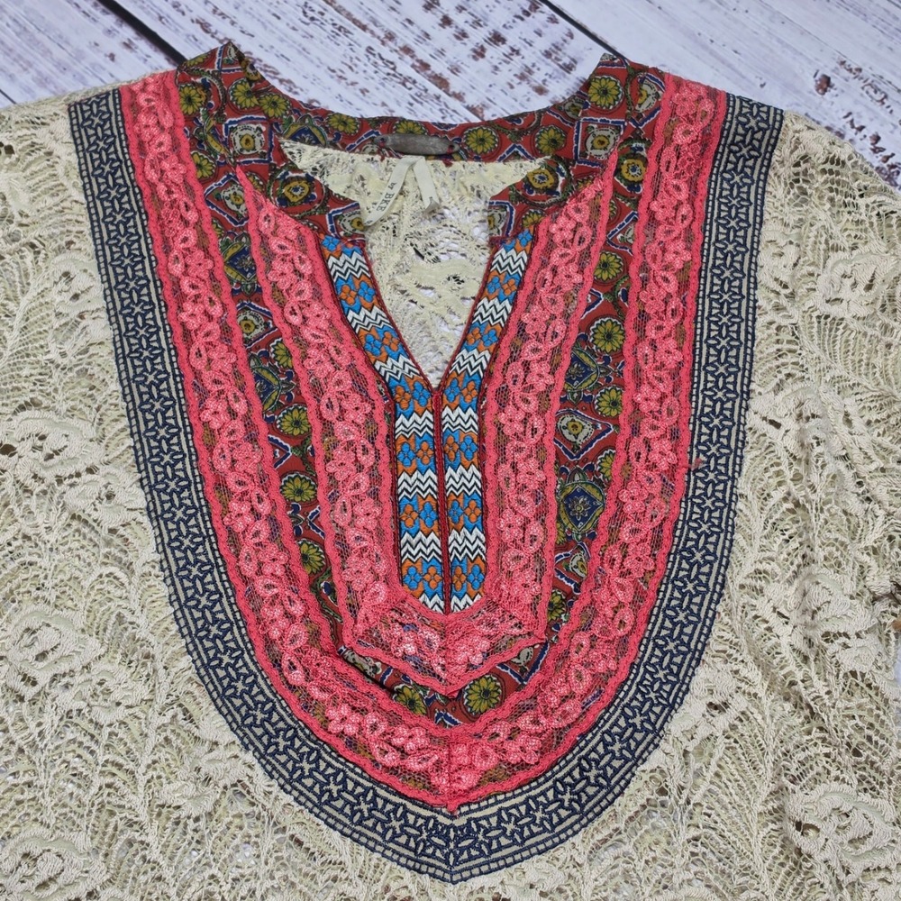 Gimmicks by BKE Lace Tunic Womens Small Beige NWT Boho Embroidered‎ V-Neck Top